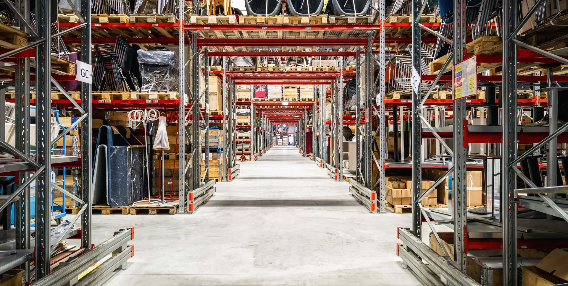 Yllw Factory Lager med över 65 000 produkter