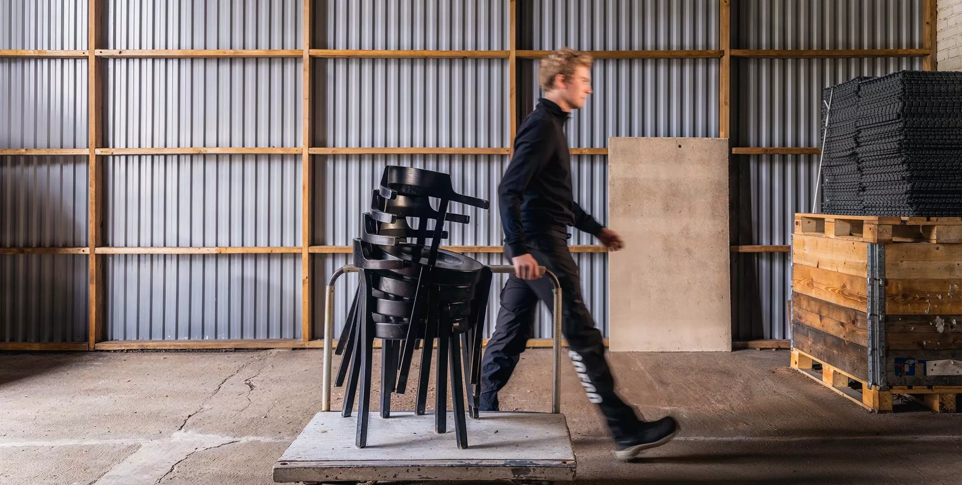 Yllw Factory Leverans och montering