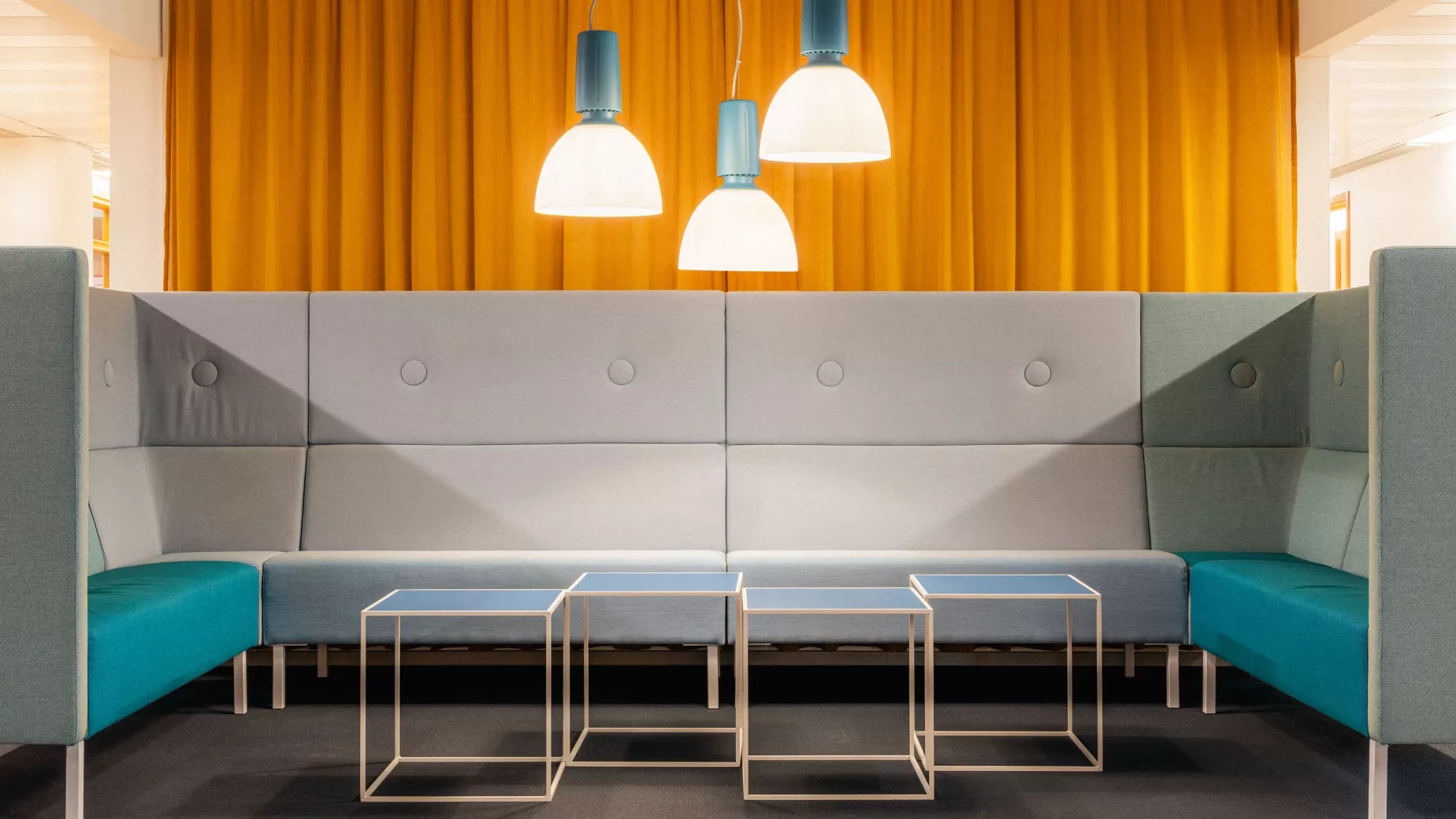 Återbrukade Mitab-soffor från Sonys kontor