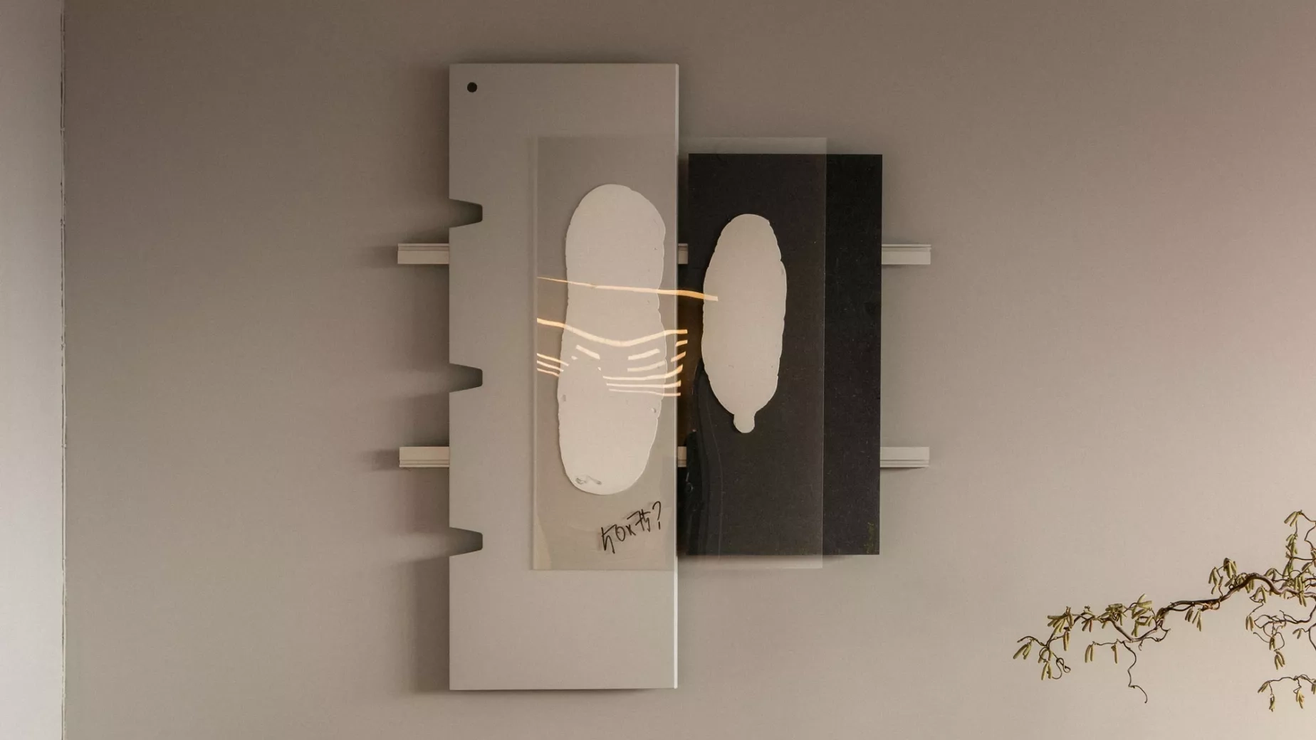 Vägghängt konstverk av Jenny Nordberg för Soeco by Yllw