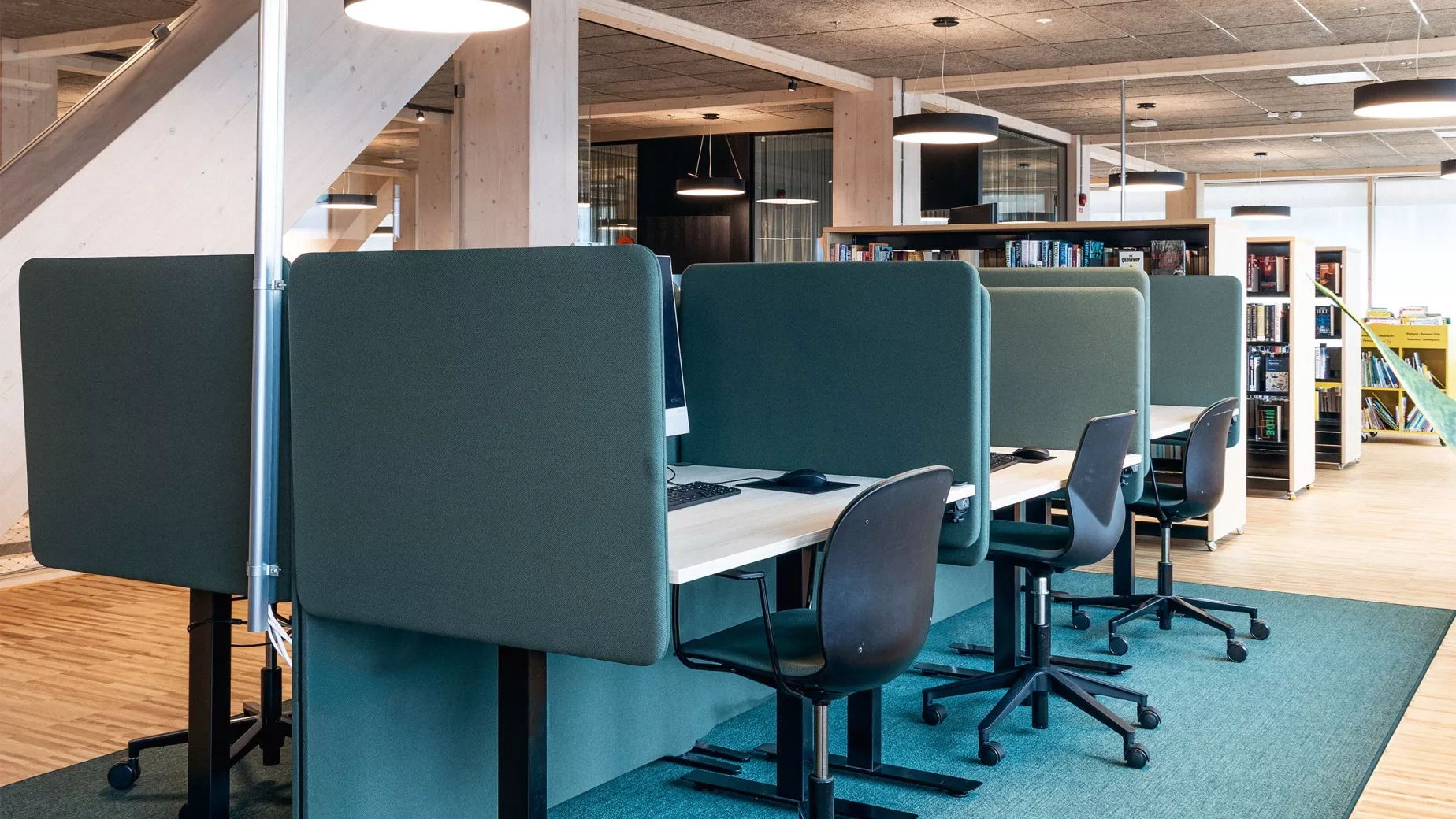 Anpassade kontorsmöbler av Soeco by Yllw på Fyrtornet