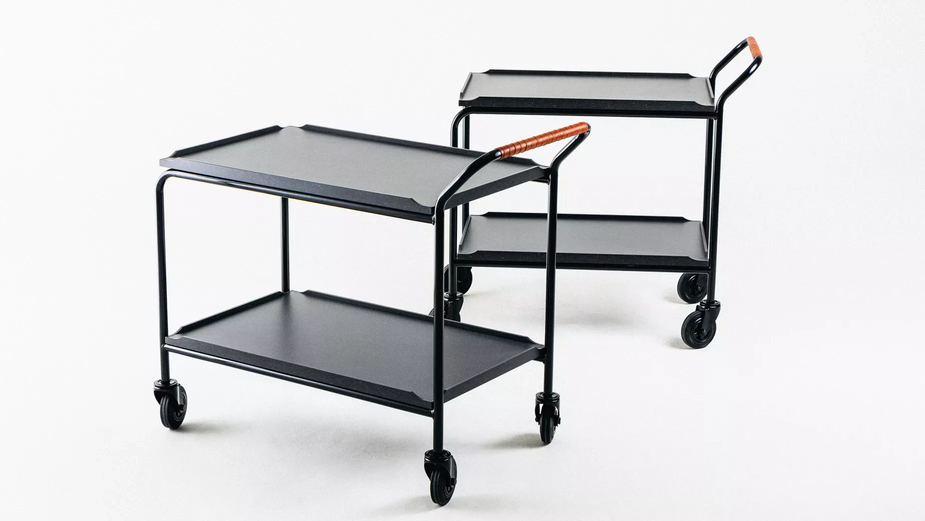 Totalrenoverade serveringsvagnar i Valchromat av snickeriet på Yllw Factory