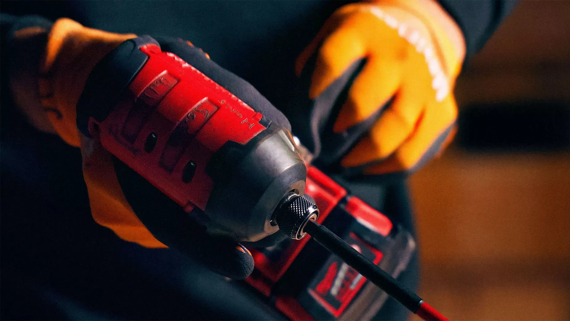 Yllw Factory Bordsverkstad och metallverkstad med garanti