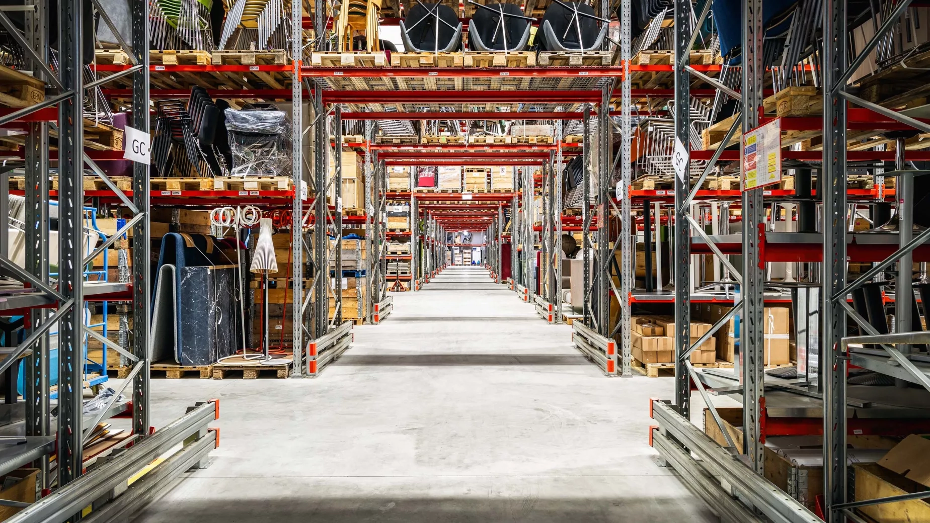 Yllw Factory Lager med över 65 000 produkter