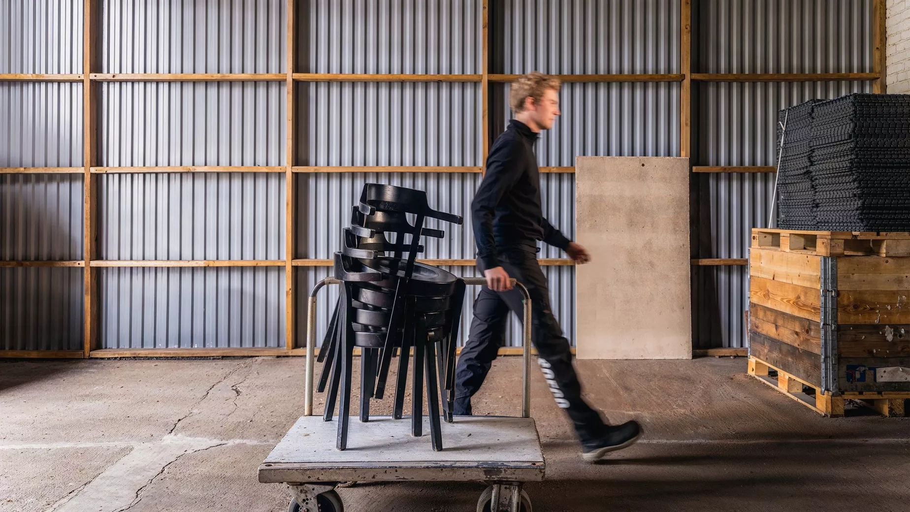 Yllw Factory Leverans och montering