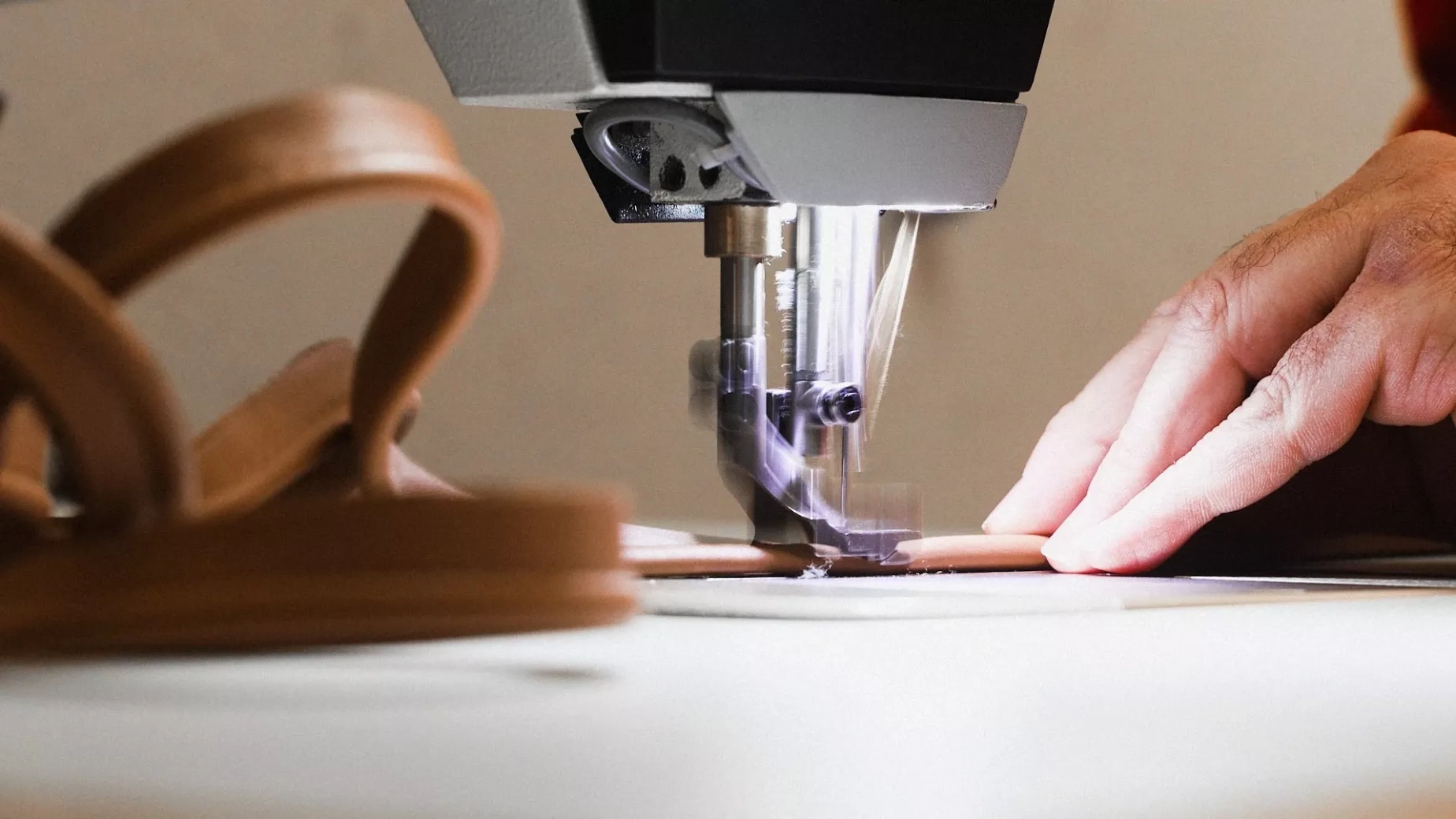 Yllw Factory sömnad av piping för en fåtölj