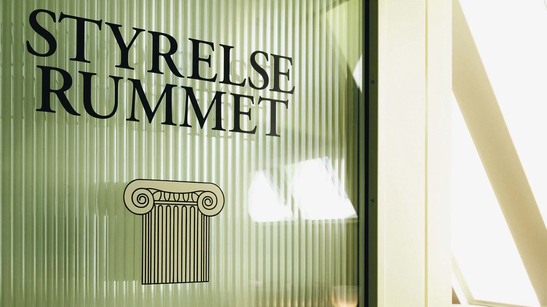 Kontorsrummet 'Styrelserummet' på Publique Social Club